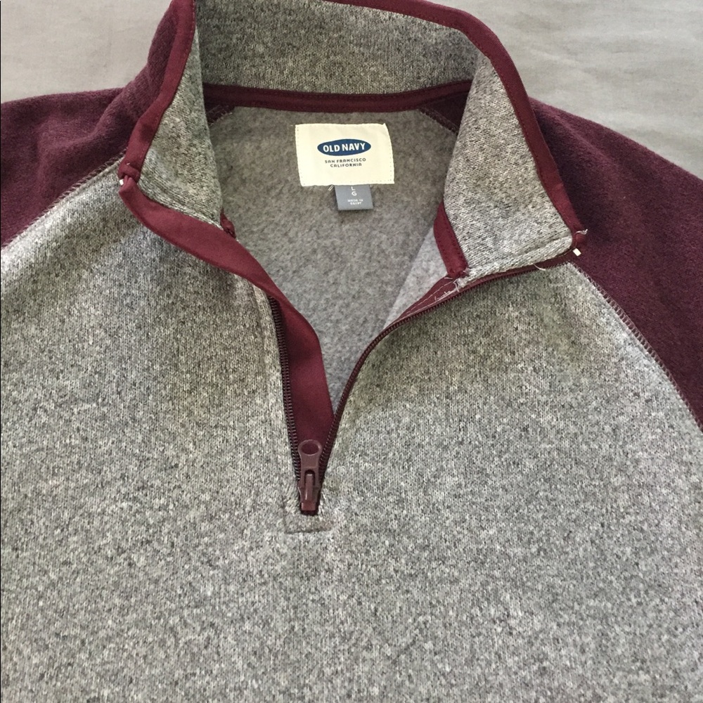 NWOT men Old Navy pullover.